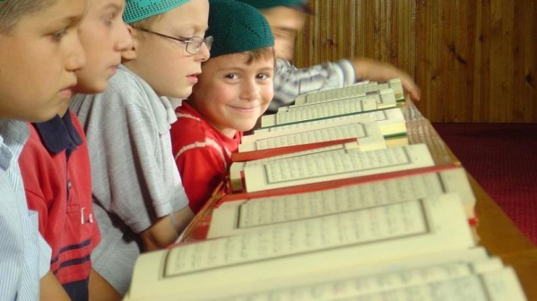تعامل الرسول صلى الله عليه وسلم مع الأطفال وأخلاقه معهم