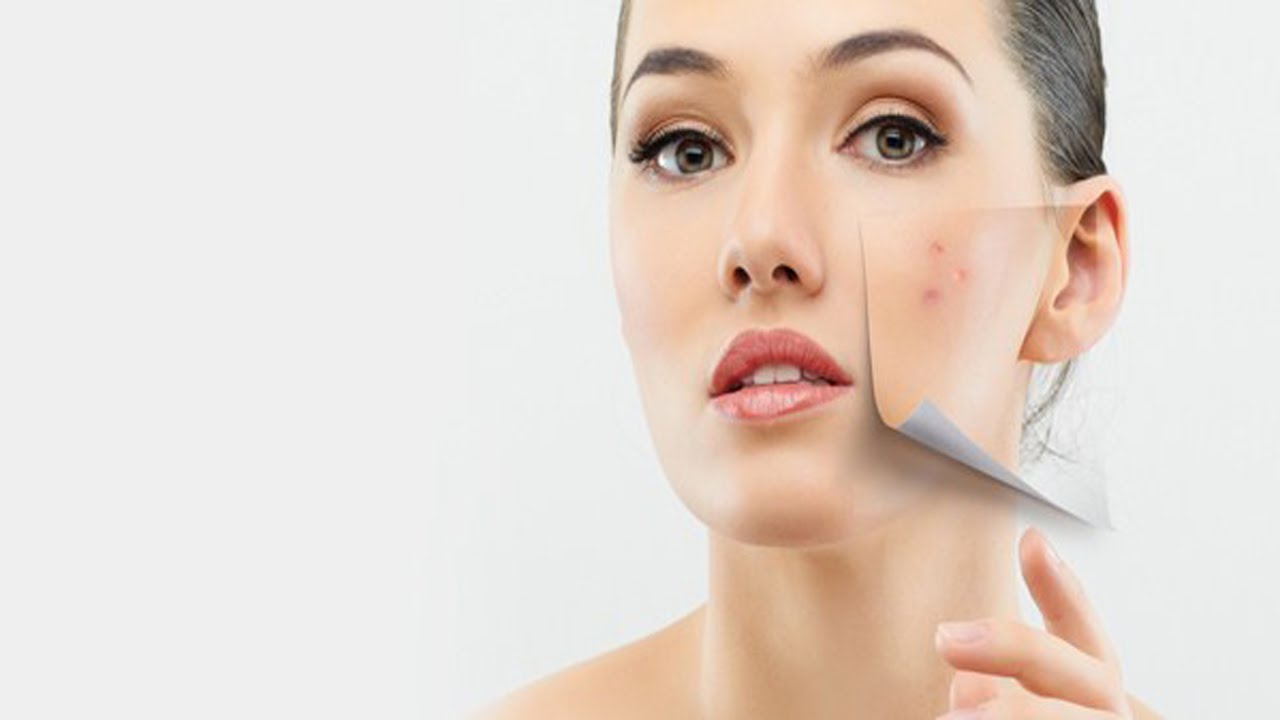 طريقة استخدام كريم الاساس لاخفاء بقع الوجه الداكنة