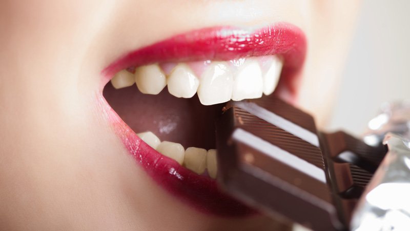 6 أطعمة تساهم في محاربة الشيب المبكر
