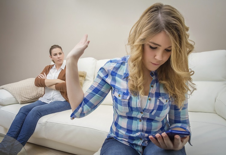 السلوكات المتمردة لدى طفلك المراهق