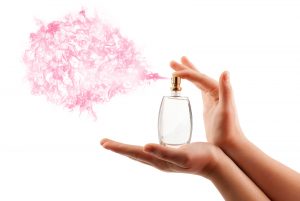حذاري من رش العطور على الرقبة